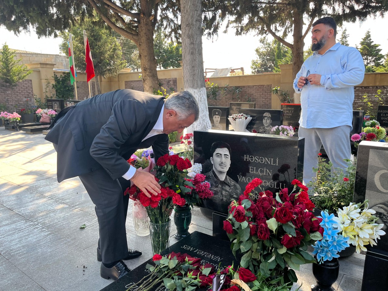 Abdin Fərzəliyev şəhidləri və onların ailə üzvlərini ziyarət edib - FOTOLAR